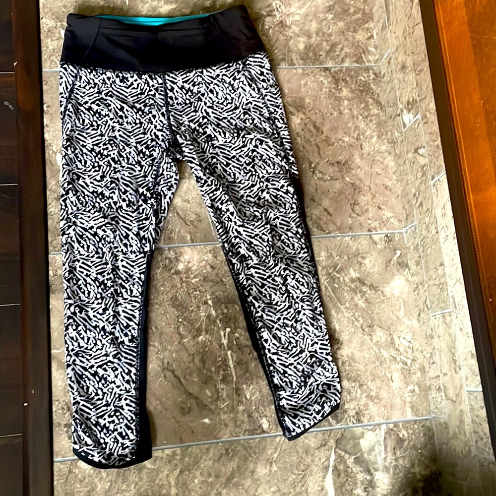 Lululemon size 4 zebra print leggings with pocket in back for storage